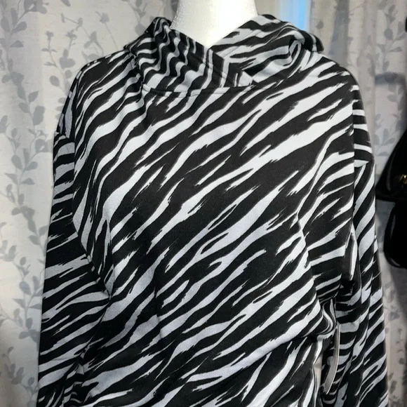 Nwt just be hoodie - Picture 5 of 8